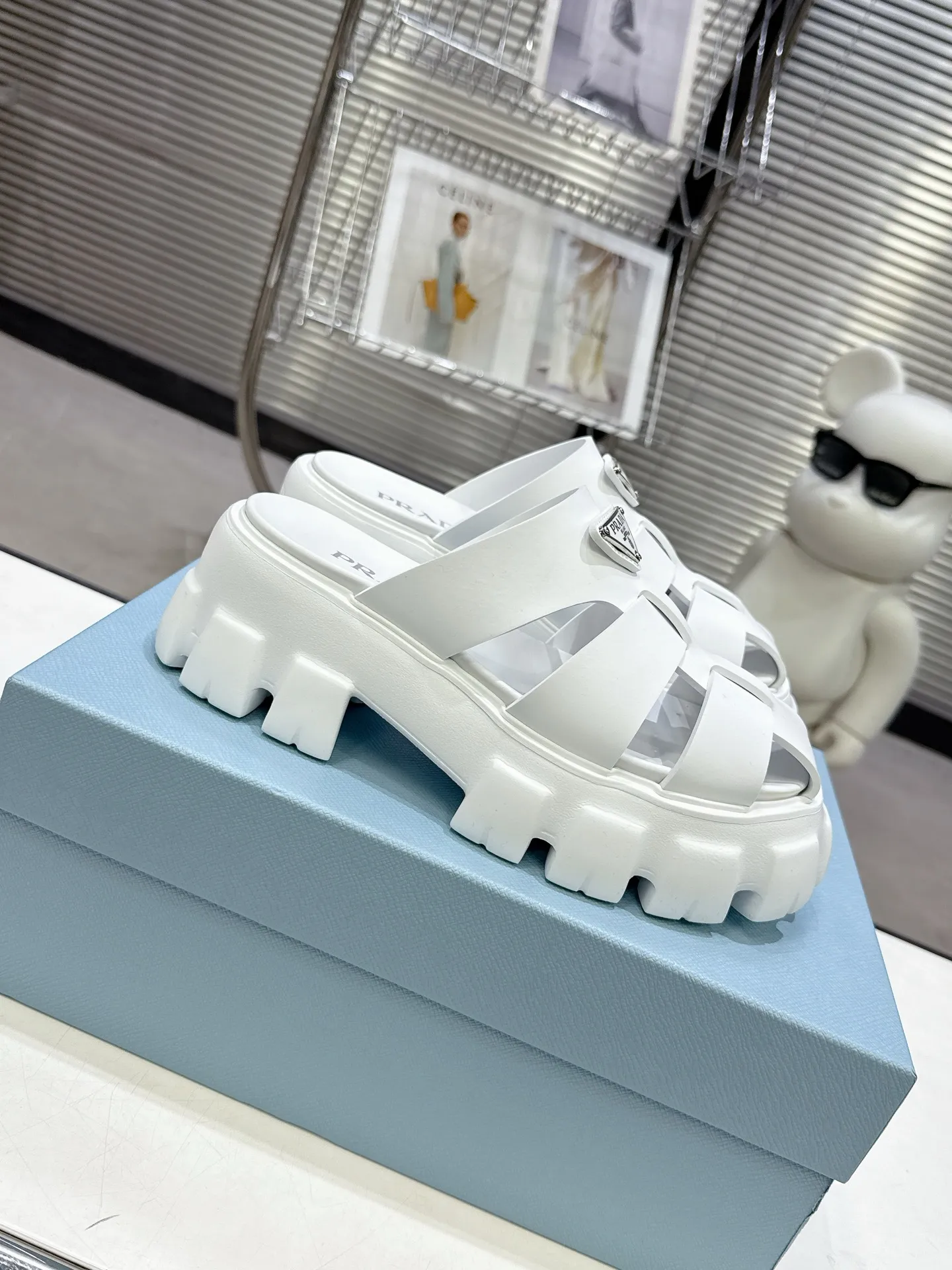 👟👟Ex-factory price 460👟👟 2025 exclusive version super hot🎊🎊🎊prada Prada triangular buckle serrated Roman thick-soled rubber foam ultra-light sandals are retro, fashionable and avant-garde, the upper perfectly restores the original craftsmanship, making the whole pair of shoes light and comfortable, full of holiday feel, bright colors💐💐💐💐 A variety of choices to satisfy fashionable people of different styles! The iconic metal triangle logo is paired with the shape of ancient beach sandals. Every design element is fashionable! Code number 35-40​